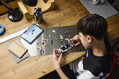 LEGO Speed Champions 77263 BMW M3 (E30), Macchina Giocattolo con Minifigure da Collezione, Regalo per Bambini e Fan da 9 Anni