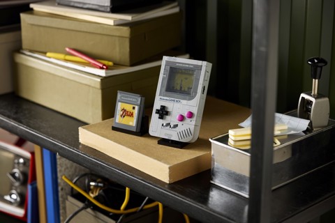 LEGO Super Mario 72046 Game Boy, Kit di Modellismo per Adulti Nintendo con 2 Cartucce e Stand, Regalo per Fan dei Videogiochi