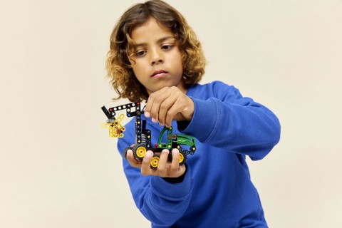 LEGO Technic 42218 Mietitrebbia Gommato John Deere 1470H, Veicolo Giocattolo da Cantiere, Braccio Rotante e Pinza, Regalo 7+