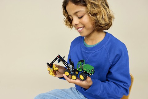 LEGO Technic 42218 Mietitrebbia Gommato John Deere 1470H, Veicolo Giocattolo da Cantiere, Braccio Rotante e Pinza, Regalo 7+