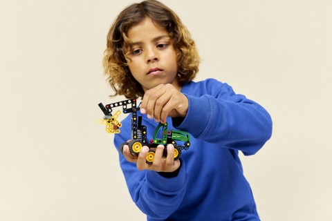 LEGO Technic 42218 Mietitrebbia Gommato John Deere 1470H, Veicolo Giocattolo da Cantiere, Braccio Rotante e Pinza, Regalo 7+