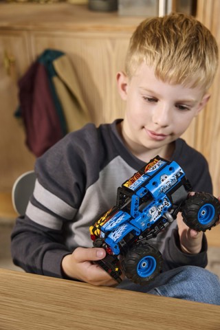 LEGO Technic 42219 Monster Jam Grave Digger Fuoco e Ghiaccio