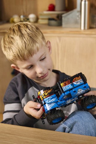 LEGO Technic 42219 Monster Jam Grave Digger Fuoco e Ghiaccio