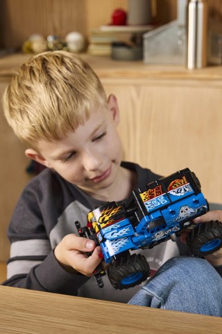 LEGO Technic 42219 Monster Jam Grave Digger Fuoco e Ghiaccio, Camion Giocattolo Pull-Back, Regalo per Bambini e Bambine da 7+