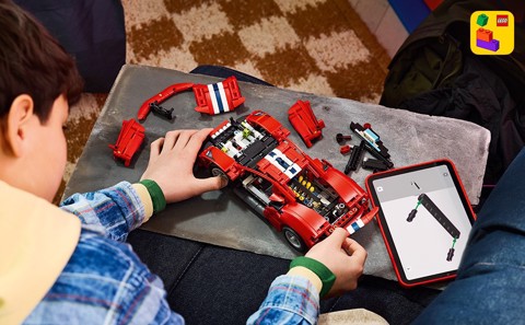 LEGO Technic 42235 Auto Ferrari 488 PISTA, Macchina Giocattolo con Motore V8, Sterzo e Differenziale, Regalo per Bambini 9+