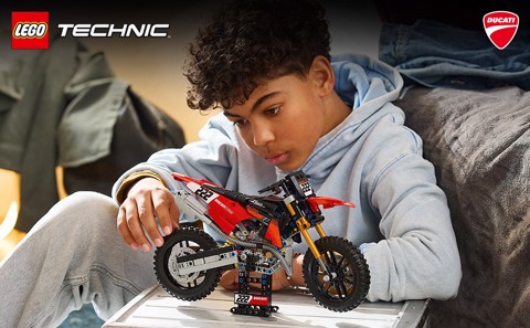 LEGO Technic 42238 Moto Ducati Desmo450 MX Factory, Kit di Modellismo con Moto Giocattolo da Collezione, Regalo Bambini 10+