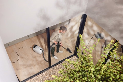 Aspirapolvere a traino ad elevata potenza aspirante delicato sui  pavimenti duri per le esigenze più difficili.