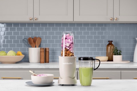 NutriBullet Pro – Frullatore Compatto e Potente, Estrattore di Nutrienti, Smoothie Maker, 900W, Beige Opaco (NB907MASN)