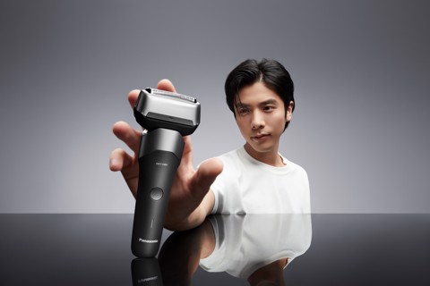 Panasonic ES-RM3FXK503, Rasoio 3 lame, Wet&Dry, USB-C, sistema di pulizia easy cleaner