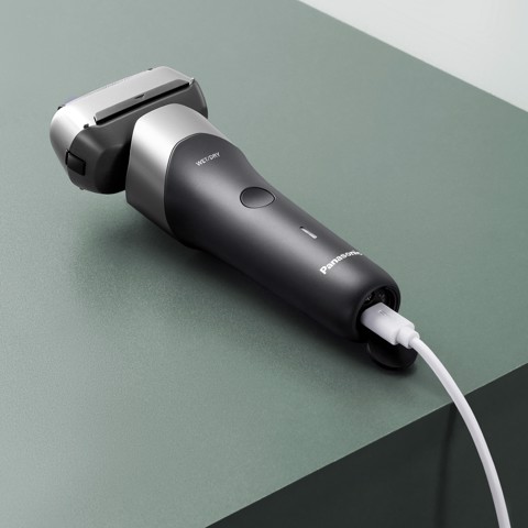 Panasonic ES-RM3FXK503, Rasoio 3 lame, Wet&Dry, USB-C, sistema di pulizia easy cleaner