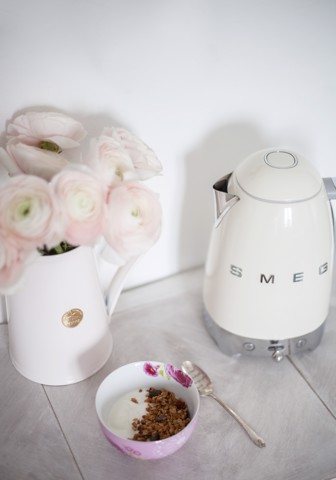 Smeg Bollitore A Temperatura Variabile 50's Style – Panna LUCIDO – KLF04CREU