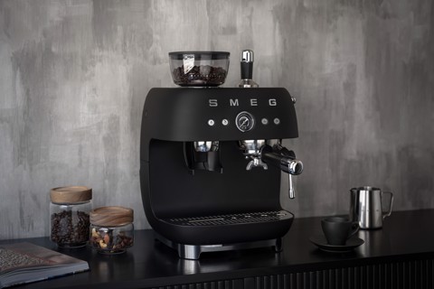 Smeg EGF03BLMEU macchina per caffè Manuale Macchina per espresso 2,4 L