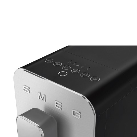 Smeg Macchina da Caffè Automatica con sistema latte Collezione Aesthetic – Nero – BCC13BLMEU