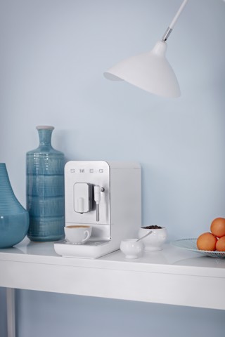 Smeg Macchina da Caffè Automatica lancia vapore Collezione Aesthetic – Bianco – BCC12WHMEU