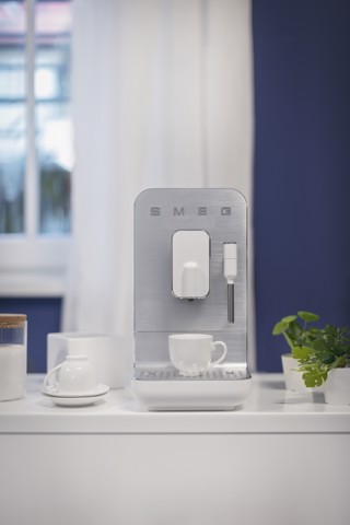 Smeg Macchina da Caffè Automatica lancia vapore Collezione Aesthetic – Bianco – BCC12WHMEU
