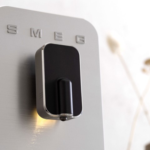 Smeg Macchina da Caffè Automatica lancia vapore Collezione Aesthetic – Nero – BCC11BLMEU