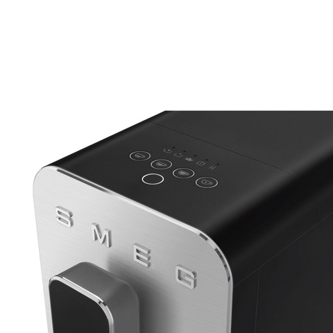 Smeg Macchina da Caffè Automatica lancia vapore Collezione Aesthetic – Nero – BCC11BLMEU