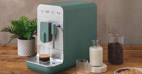 Smeg Macchina da Caffè Automatica lancia vapore Collezione Aesthetic – Verde Smeraldo – BCC12EGMEU