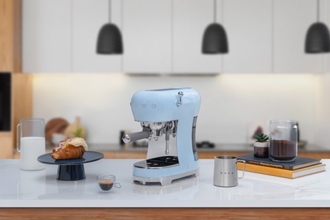 Smeg Macchina da Caffè Espresso Manuale 50's Style – Azzurro LUCIDO – ECF02PBEU