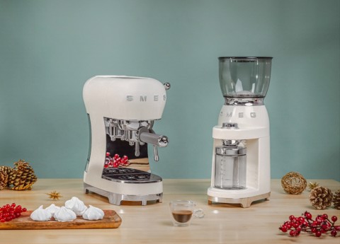 Smeg Macchina da Caffè Espresso Manuale 50's Style – Panna LUCIDO – ECF02CREU