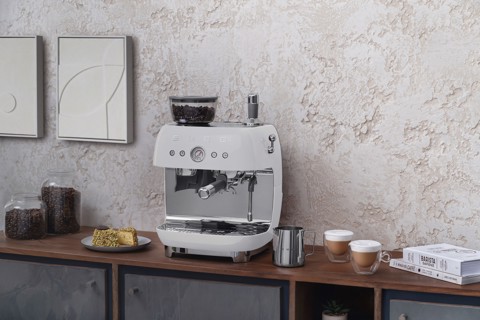 Smeg Macchina da Caffè Espresso Manuale con macinacaffè integrato 50's Style – Bianco LUCIDO – EGF03WHEU