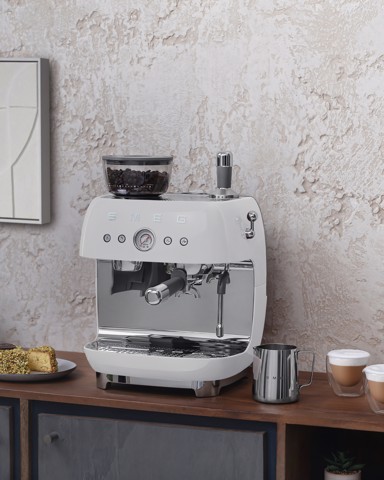 Smeg Macchina da Caffè Espresso Manuale con macinacaffè integrato 50's Style – Bianco LUCIDO – EGF03WHEU