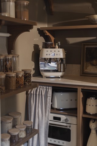 Smeg Macchina da Caffè Espresso Manuale con macinacaffè integrato 50's Style – Panna LUCIDO – EGF03CREU