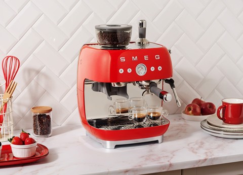 Smeg Macchina da Caffè Espresso Manuale con macinacaffè integrato 50's Style – Rosso LUCIDO – EGF03RDEU