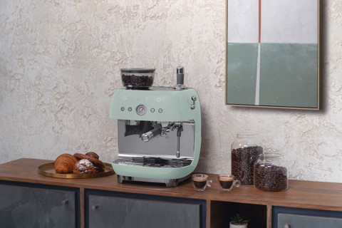 Smeg Macchina da Caffè Espresso Manuale con macinacaffè integrato 50's Style – Verde Pastello LUCIDO – EGF03PGEU