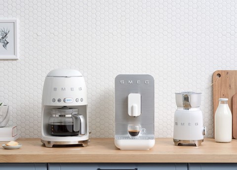 Smeg Macchina da Caffè Filtro 50's Style – Bianco LUCIDO – DCF02WHEU