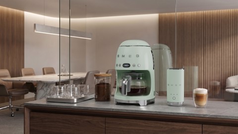 Smeg Macchina da Caffè Filtro 50's Style – Verde Pastello LUCIDO – DCF02PGEU