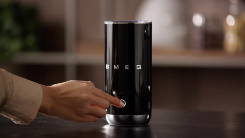 Smeg MFF02BLEU montalatte e scaldalatte Nero