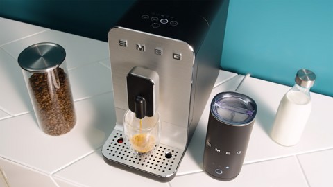 Smeg MFF02BLMEU montalatte e scaldalatte Nero
