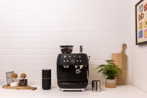 Smeg MFF02BLMEU montalatte e scaldalatte Nero