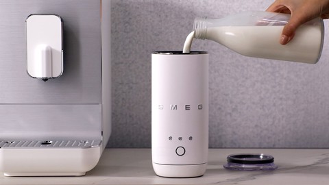 Smeg MFF02WHMEU montalatte e scaldalatte Bianco