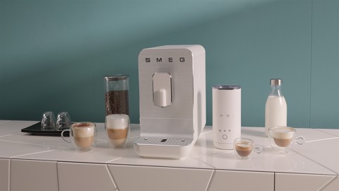 Smeg MFF02WHMEU montalatte e scaldalatte Bianco