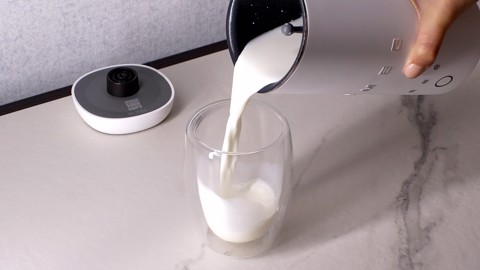 Smeg MFF02WHMEU montalatte e scaldalatte Bianco