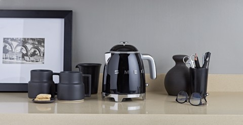 Smeg Mini Bollitore 50's Style – Nero LUCIDO – KLF05BLEU