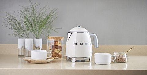 Smeg Mini Bollitore 50's Style – Panna LUCIDO – KLF05CREU