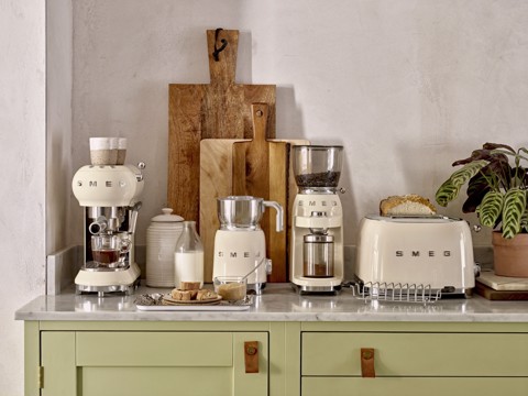 Smeg Montalatte 50's Style – Panna LUCIDO – MFF11CREU