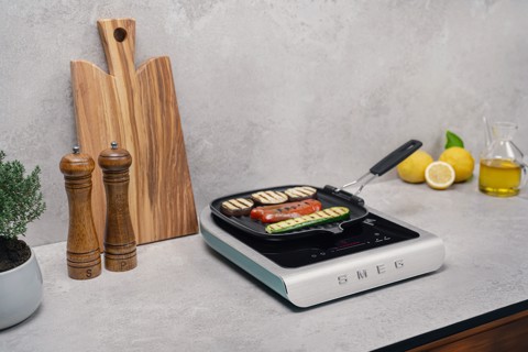 Smeg Piastra a induzione portatile Linea Collezione - Verde Smeraldo Opaco - PIC01EGMEU