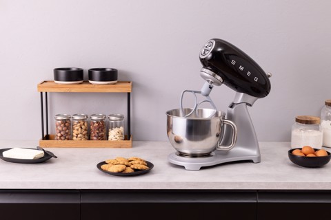 Smeg SMF04BLEU sbattitore Sbattitore con base 800 W Nero