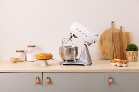Smeg SMF04WHEU sbattitore Sbattitore con base 800 W Bianco