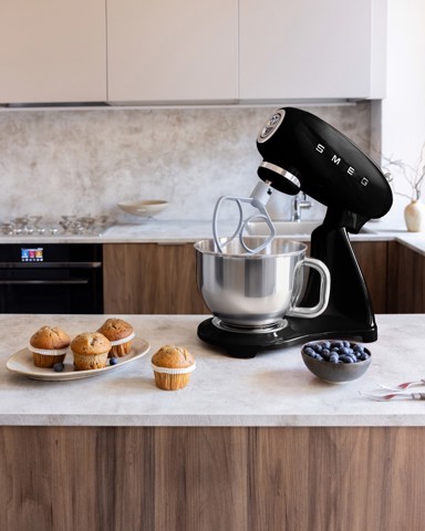 Smeg SMF05BLEU sbattitore Sbattitore con base 1000 W Nero