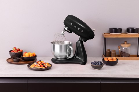Smeg SMF05BLEU sbattitore Sbattitore con base 1000 W Nero