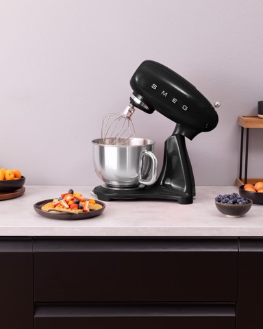 Smeg SMF05BLEU sbattitore Sbattitore con base 1000 W Nero