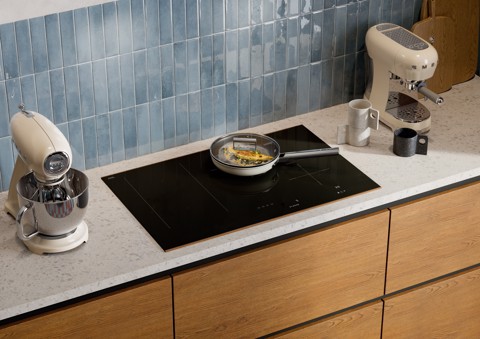 Smeg SMF05CREU sbattitore Sbattitore con base 1000 W Crema