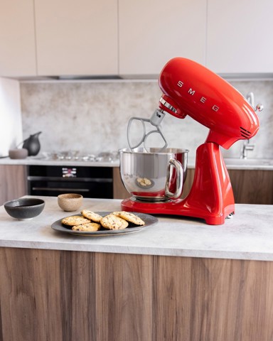 Smeg SMF05RDEU sbattitore Sbattitore con base 1000 W Rosso