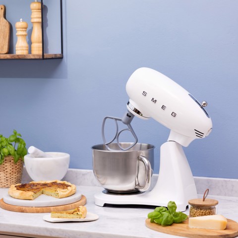 Smeg SMF05WHEU sbattitore Sbattitore con base 1000 W Bianco