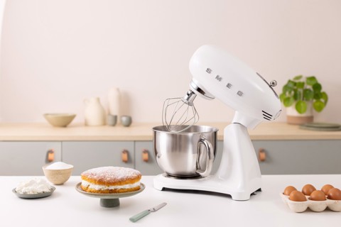 Smeg SMF05WHEU sbattitore Sbattitore con base 1000 W Bianco